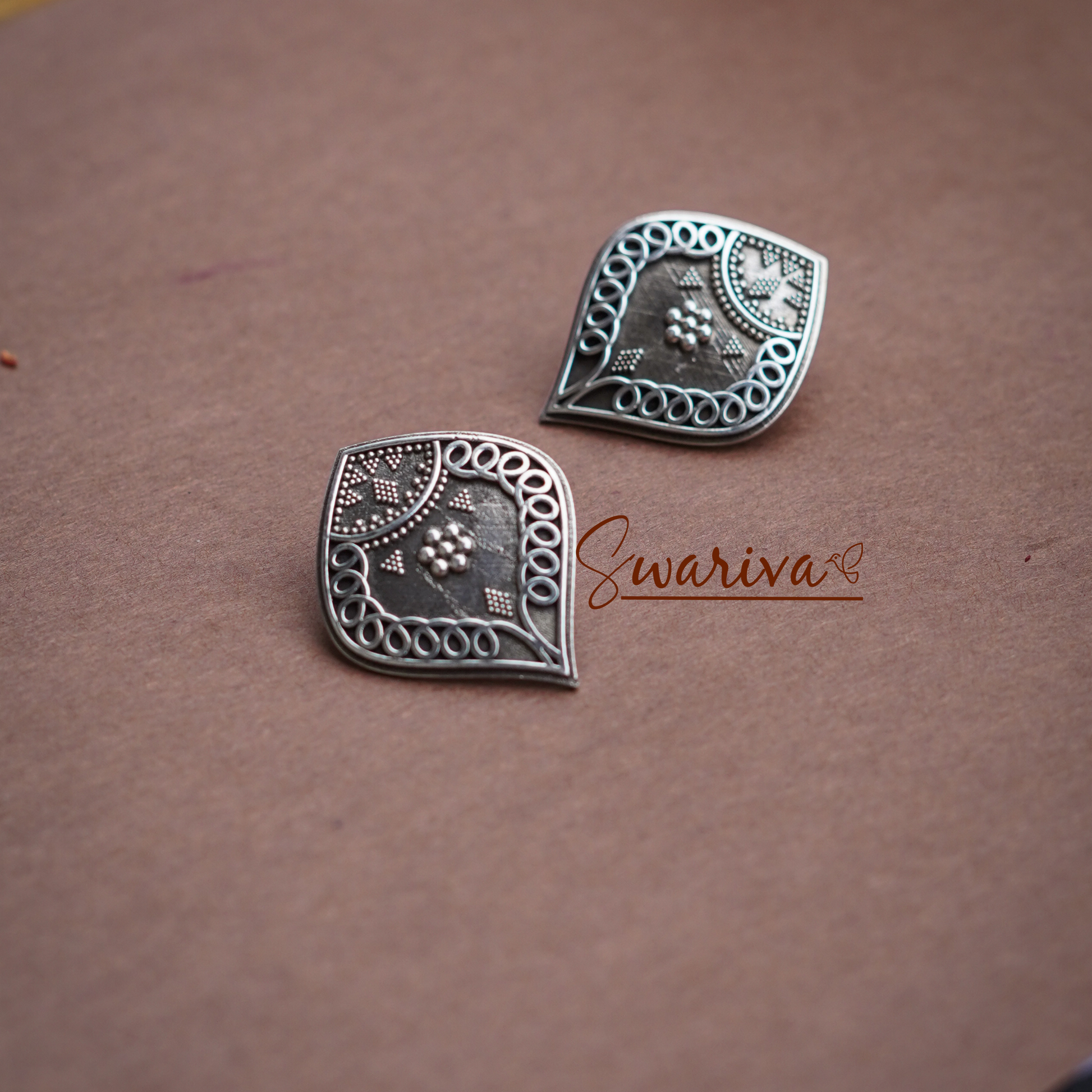 Nyra Crest Drops